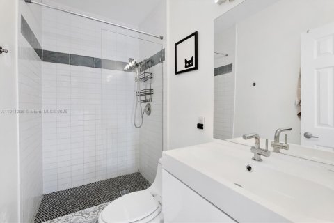 Casa en venta en Surfside, Florida, 3 dormitorios, 164.53 m2 № 1968412 - foto 14