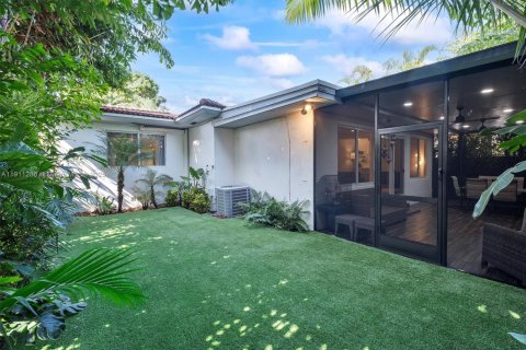 Casa en venta en Surfside, Florida, 3 dormitorios, 164.53 m2 № 1968412 - foto 25