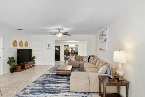 Casa en venta en Surfside, Florida, 3 dormitorios, 164.53 m2 № 1968412 - foto 5