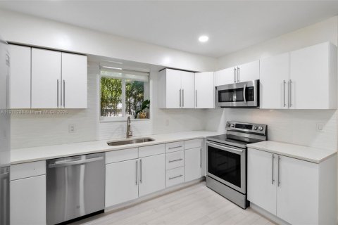 Casa en venta en Surfside, Florida, 3 dormitorios, 164.53 m2 № 1968412 - foto 11