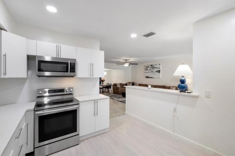 Casa en venta en Surfside, Florida, 3 dormitorios, 164.53 m2 № 1968412 - foto 10