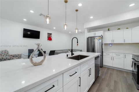 Купить таунхаус в Майами-Гарденс, Флорида 4 спальни, 159.42м2, № 1997496 - фото 7