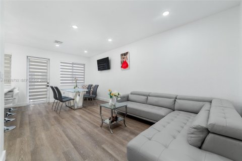 Купить таунхаус в Майами-Гарденс, Флорида 4 спальни, 159.42м2, № 1997496 - фото 10