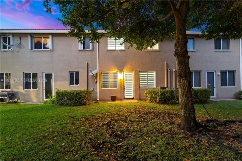 Купить таунхаус в Майами-Гарденс, Флорида 4 спальни, 159.42м2, № 1997496 - фото 22