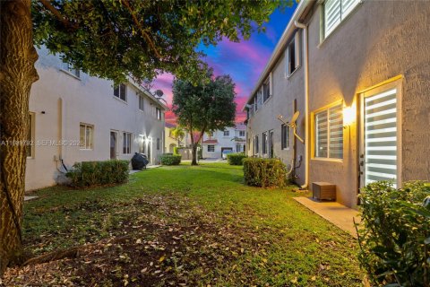 Купить таунхаус в Майами-Гарденс, Флорида 4 спальни, 159.42м2, № 1997496 - фото 23
