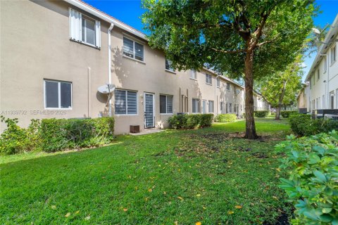 Купить таунхаус в Майами-Гарденс, Флорида 4 спальни, 159.42м2, № 1997496 - фото 20