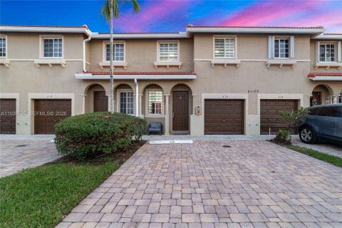 Купить таунхаус в Майами-Гарденс, Флорида 4 спальни, 159.42м2, № 1997496 - фото 1