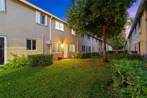 Купить таунхаус в Майами-Гарденс, Флорида 4 спальни, 159.42м2, № 1997496 - фото 24