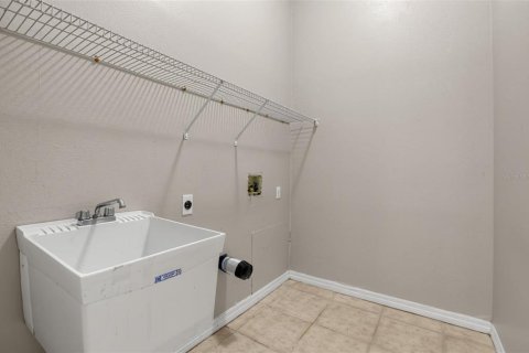 House in Winter Springs, Florida 4 bedrooms, 263.84 sq.m. № 2320818 - photo 13