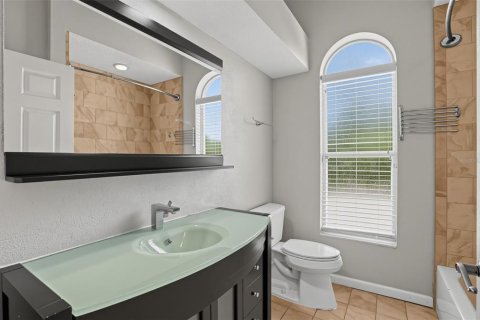 House in Winter Springs, Florida 4 bedrooms, 263.84 sq.m. № 2320818 - photo 15