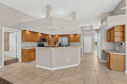 House in Winter Springs, Florida 4 bedrooms, 263.84 sq.m. № 2320818 - photo 4