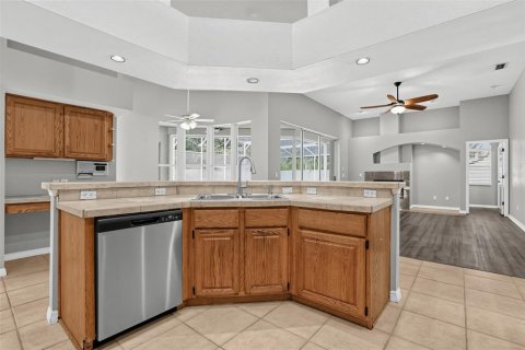 House in Winter Springs, Florida 4 bedrooms, 263.84 sq.m. № 2320818 - photo 8