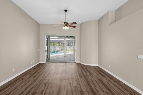 House in Winter Springs, Florida 4 bedrooms, 263.84 sq.m. № 2320818 - photo 10