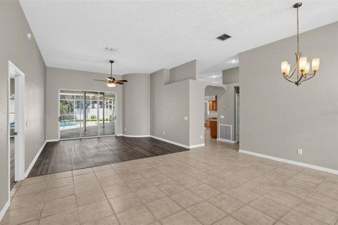 House in Winter Springs, Florida 4 bedrooms, 263.84 sq.m. № 2320818 - photo 2