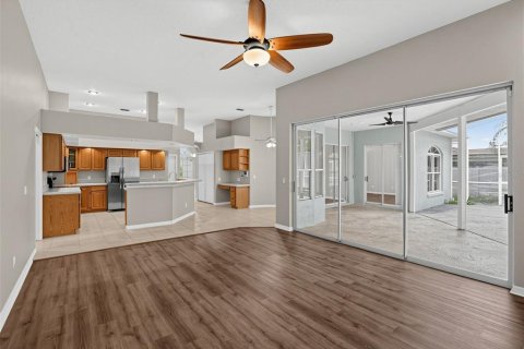 House in Winter Springs, Florida 4 bedrooms, 263.84 sq.m. № 2320818 - photo 5