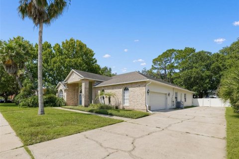 House in Winter Springs, Florida 4 bedrooms, 263.84 sq.m. № 2320818 - photo 23