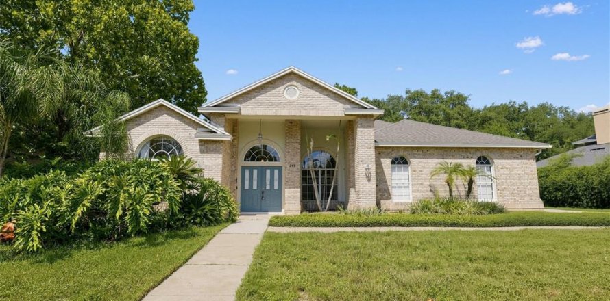 House in Winter Springs, Florida 4 bedrooms, 263.84 sq.m. № 2320818