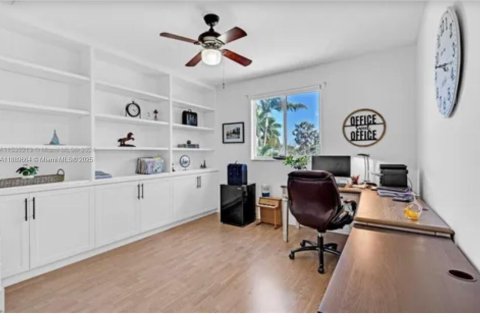 House in Miami, Florida 5 bedrooms, 374.86 sq.m. № 2021386 - photo 13