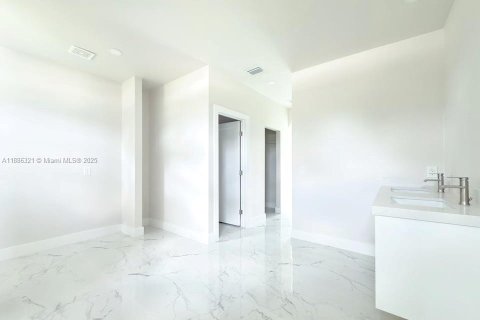 Casa en venta en Lehigh Acres, Florida, 3 dormitorios, 166.95 m2 № 1942459 - foto 12
