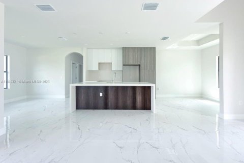 Casa en venta en Lehigh Acres, Florida, 3 dormitorios, 166.95 m2 № 1942459 - foto 5