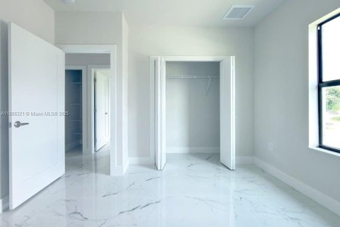 Casa en venta en Lehigh Acres, Florida, 3 dormitorios, 166.95 m2 № 1942459 - foto 13