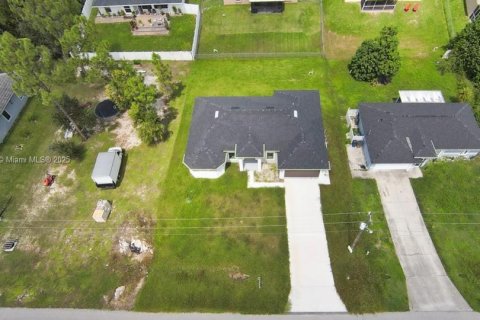 Casa en venta en Lehigh Acres, Florida, 3 dormitorios, 166.95 m2 № 1942459 - foto 2
