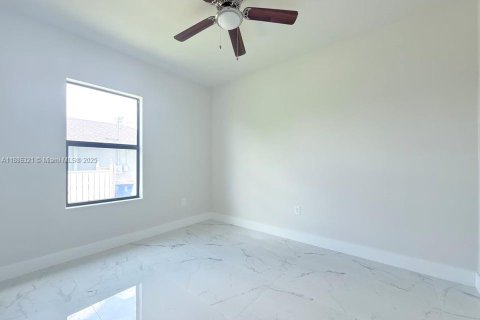 Casa en venta en Lehigh Acres, Florida, 3 dormitorios, 166.95 m2 № 1942459 - foto 11
