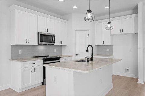 House in Tampa, Florida 4 bedrooms, 215.72 sq.m. № 1876264 - photo 7