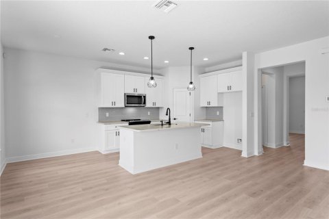 House in Tampa, Florida 4 bedrooms, 215.72 sq.m. № 1876264 - photo 11