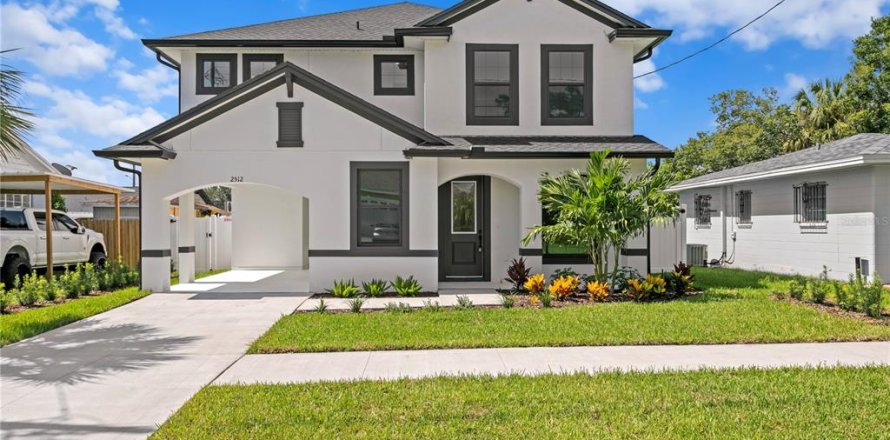 House in Tampa, Florida 4 bedrooms, 215.72 sq.m. № 1876264