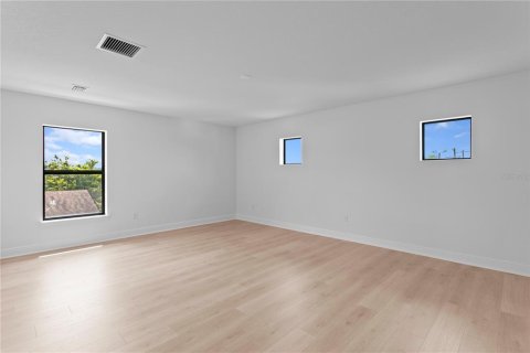 House in Tampa, Florida 4 bedrooms, 215.72 sq.m. № 1876264 - photo 18
