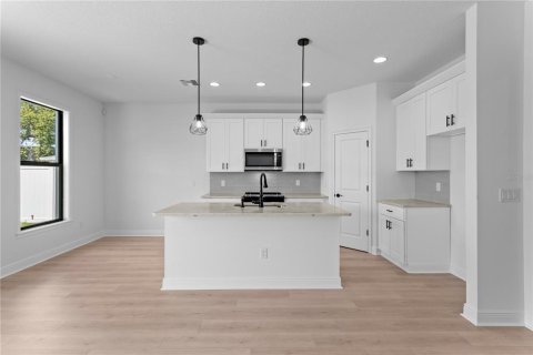 House in Tampa, Florida 4 bedrooms, 215.72 sq.m. № 1876264 - photo 9