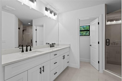 House in Tampa, Florida 4 bedrooms, 215.72 sq.m. № 1876264 - photo 22