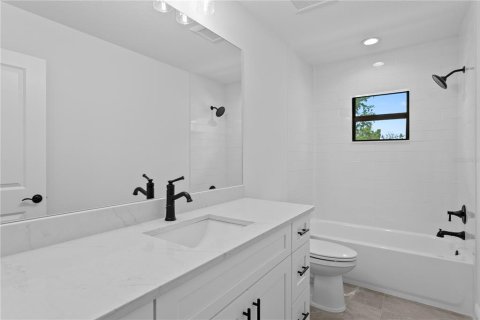 House in Tampa, Florida 4 bedrooms, 215.72 sq.m. № 1876264 - photo 28