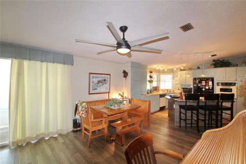 Condo in Okeechobee, Florida, 2 bedrooms  № 1353040 - photo 11