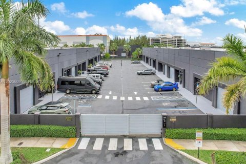 Immobilier commercial à vendre à Doral, Floride № 2257207 - photo 9