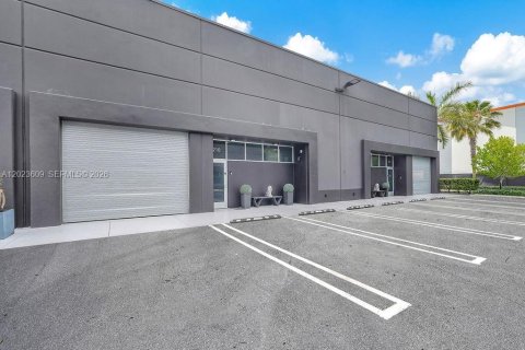 Immobilier commercial à vendre à Doral, Floride № 2257207 - photo 10