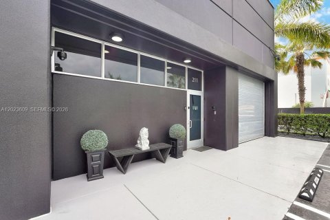 Immobilier commercial à Doral, Floride № 2257207