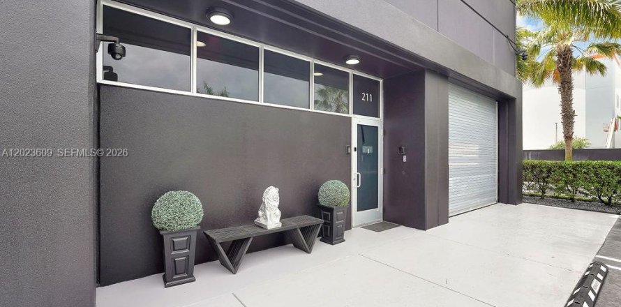 Immobilier commercial à Doral, Floride № 2257207