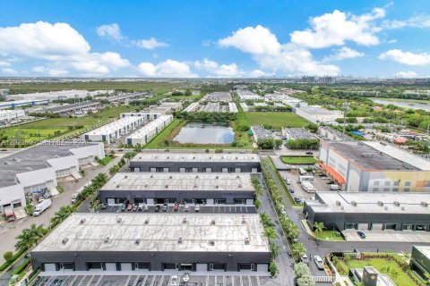 Immobilier commercial à vendre à Doral, Floride № 2257207 - photo 7