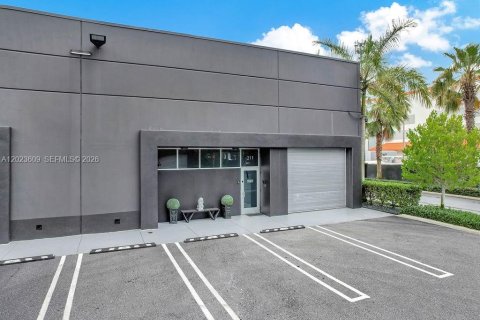 Immobilier commercial à vendre à Doral, Floride № 2257207 - photo 11