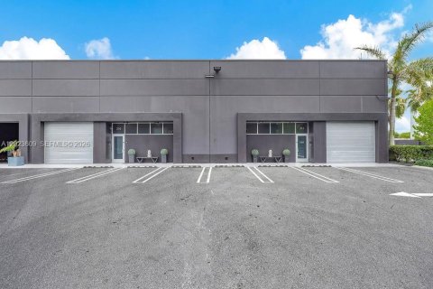 Immobilier commercial à vendre à Doral, Floride № 2257207 - photo 8
