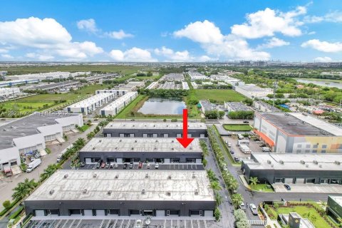 Immobilier commercial à vendre à Doral, Floride № 2257207 - photo 6
