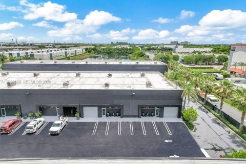 Immobilier commercial à vendre à Doral, Floride № 2257207 - photo 4