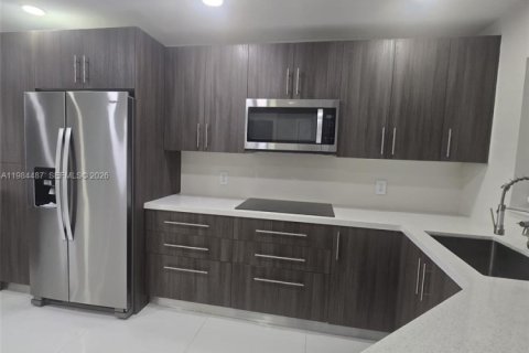 Apartamento en Hialeah, Florida 2 dormitorios, 101.82 m2 № 2045709