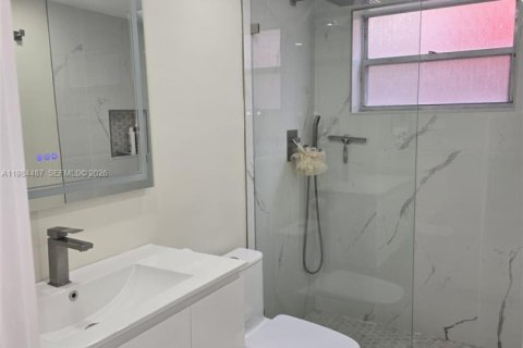 Apartamento en alquiler en Hialeah, Florida, 2 dormitorios, 101.82 m2 № 2045709 - foto 2