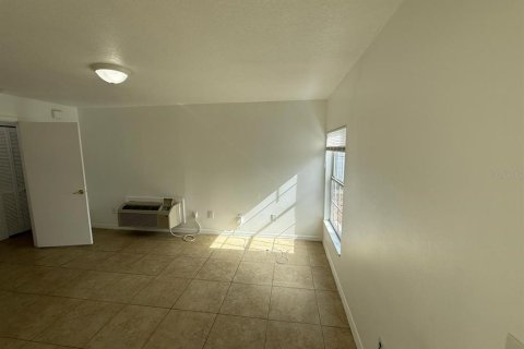 Townhouse in Davenport, Florida 1 bedroom, 73.39 sq.m. № 2266495 - photo 6