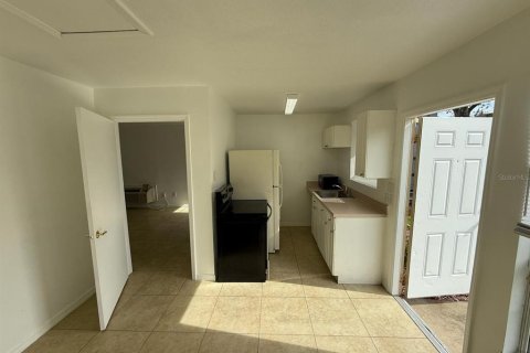 Townhouse in Davenport, Florida 1 bedroom, 73.39 sq.m. № 2266495 - photo 2