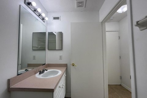 Townhouse in Davenport, Florida 1 bedroom, 73.39 sq.m. № 2266495 - photo 7