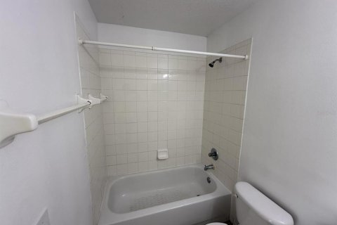 Townhouse in Davenport, Florida 1 bedroom, 73.39 sq.m. № 2266495 - photo 8